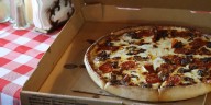 Bowling Green pizzeria owner battles infection while fighting to keep dream alive
