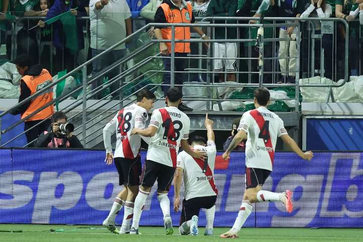 ¿Un gol triste? Maxi Salas le anotó a Racing y su “festejo” no dejó indiferente a nadie