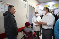 Ministro Figueroa realiza visita inopinada al Hospital Santa Rosa y constata atención