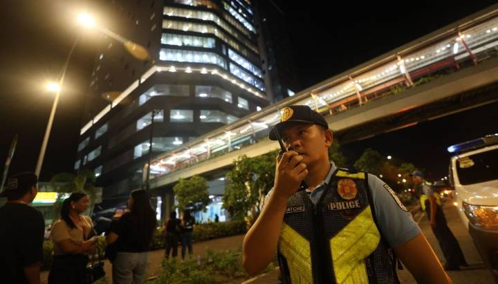 Fuerte sismo en Filipinas dejó al menos 32 muertos y grandes daños en varias infraestructuras