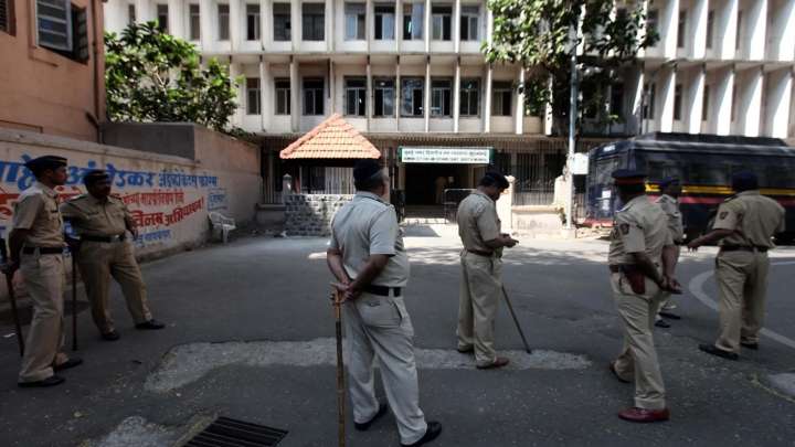 Mobile theft case: Man stabbed by neighbour in Sweri