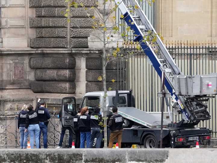 Robaron joyas "de valor incalculable" en el Louvre y Francia cierra el museo más visitado del mundo