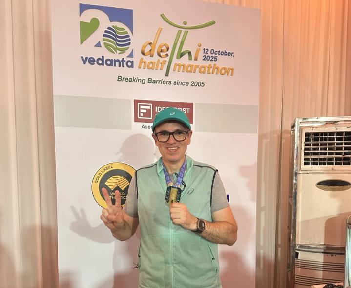 CM Omar Abdullah participates in Delhi Half Marathon 2025, achieves personal best finishing time