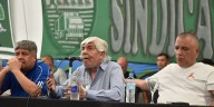 Se agrava la pelea en Camioneros: arrojaron volantes ante el sindicato con duras acusaciones contra uno de sus principales dirigentes