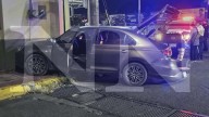 Choque entre taxi blanco y vehículo Toledo