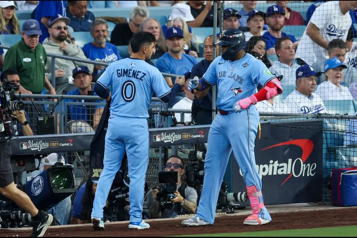 Igualan Azulejos la Serie Mundial contra los Dodgers