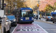 Los autobuses del futuro llegan a Nueva York: aplican multas automáticas a autos mal estacionados y que bloquean carriles