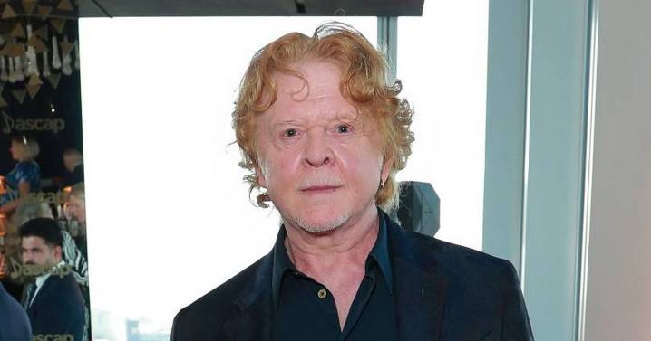 Simply Red's Mick Hucknall quips 'my poor wife' after claim he slept with 3000 women