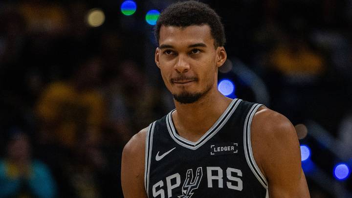 Watch Spurs’ Victor Wembanyama absolutely son Anthony Davis during historic season opener