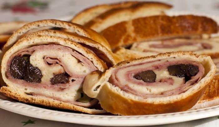 En comercios de la zona norte ya se deja ver el tradicional pan de jamón entre $10 y $15