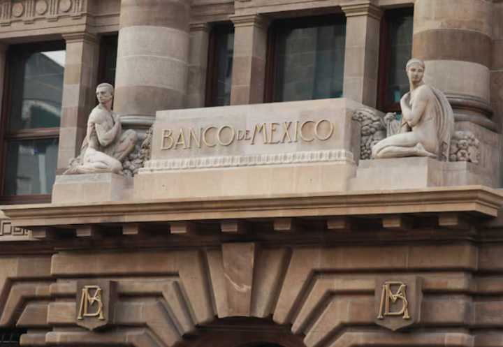 Subgobernador del Banco de México pide cautela en recortes a la tasa de interés ante persistencia inflacionaria