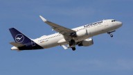 Man accused of stabbing two teens with metal fork during flight