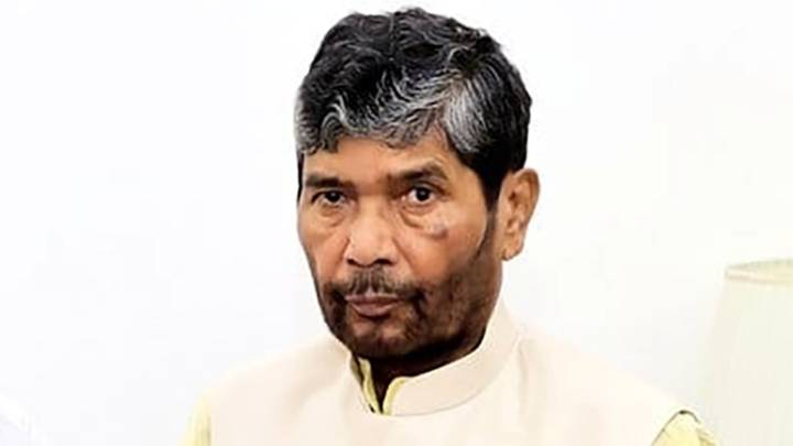 The Paswan out in the cold, Pashupati Paras to fight alone