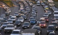 Tránsito intenso en la Autopista La Plata y la Ruta 2 en el comienzo del finde largo