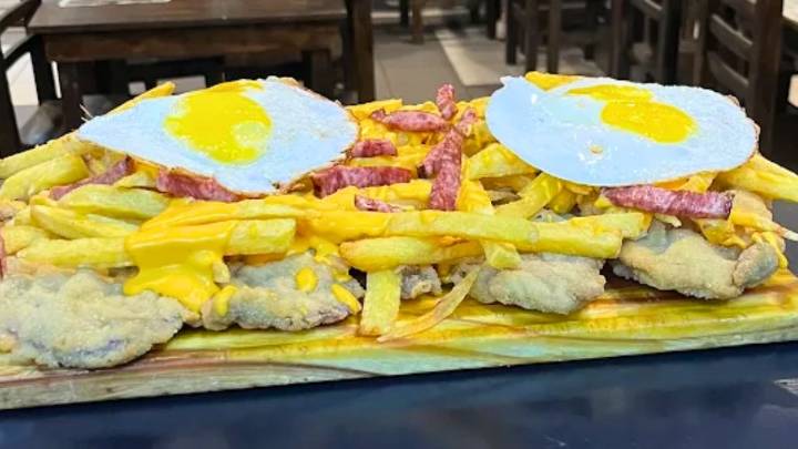 Fueron a un bodegón, comieron 3 personas milanesas y ñoquis y subieron una foto del ticket