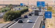 La mitad de los andaluces mira el móvil mientras conduce