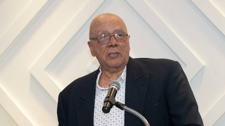 Coach who brought prosperity to Buchtel football enters hometown HOF