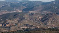 El pueblo entre cumbres de más de 1.800 metros ideal para visitar este otoño: con más de 100 fuentes