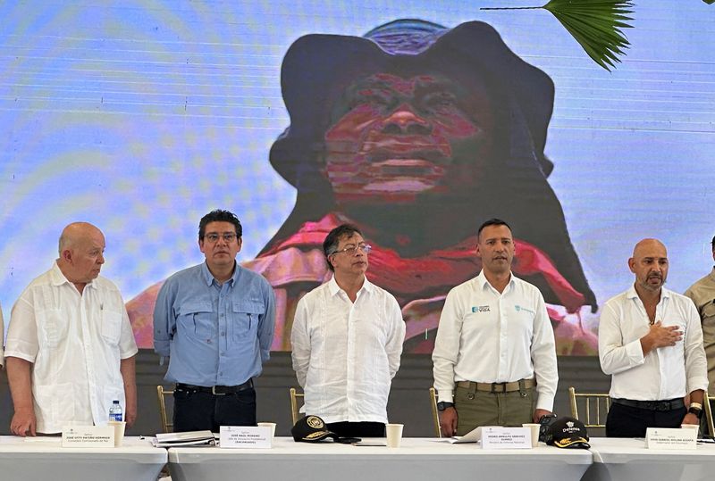 FARC dissidents hand over munitions to Colombia in peace gesture