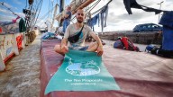 Cruzar el Atlántico a pedales: el activista francés Antoine Polliand atraca en Tenerife en su viaje sin aviones a la cumbre del clima de Brasil