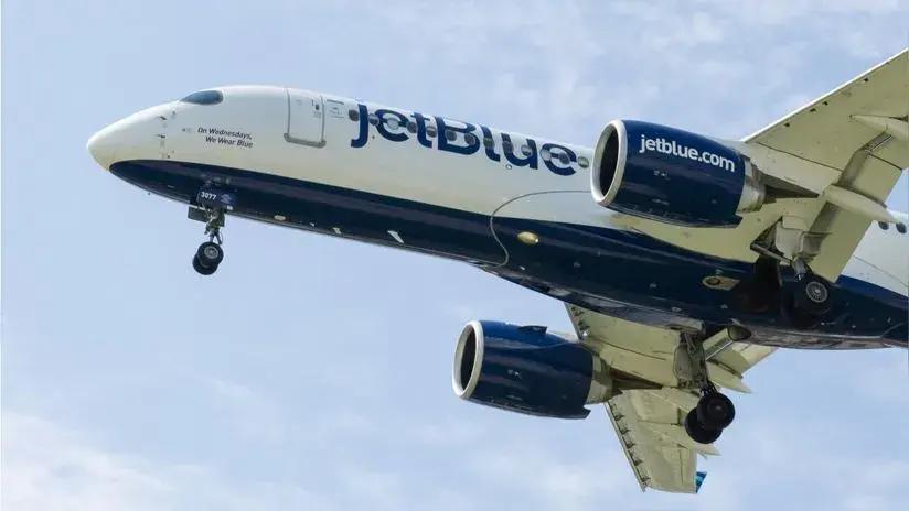 Avión de JetBlue aterrizó de emergencia en Florida: reportan varios pasajeros heridos