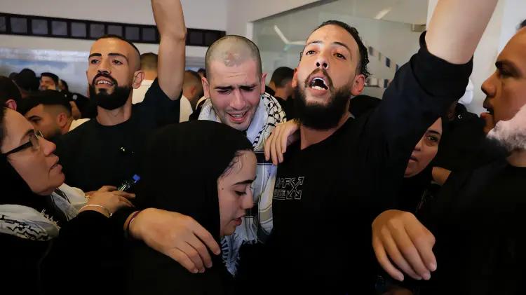 Israel libera a 1,968 presos palestinos en intercambio mediado por EE.UU.