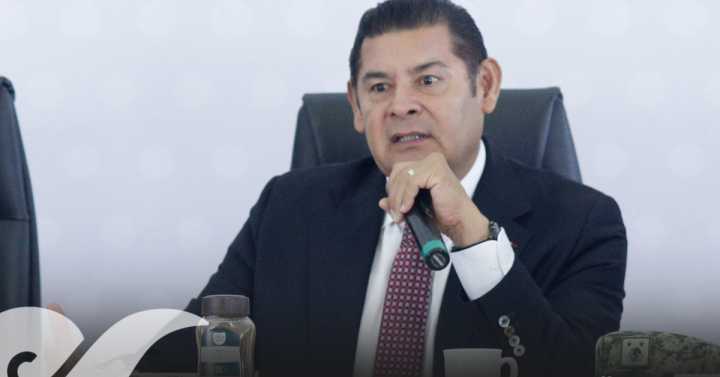 Armenta califica como "perversidad" críticas por reparto de despensas en bolsas color guinda