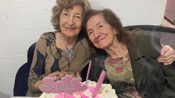 Su familia biológica la dio por muerta: a los 91 años, descubrió sus orígenes y pudo conocer a sus hermanos
