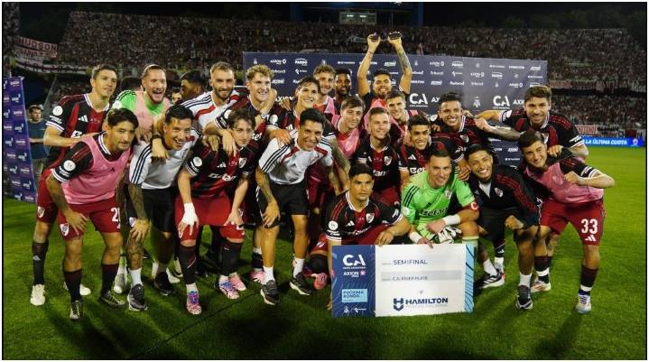 Con un gol de Maxi Salas, River le ganó a Racing y se metió en semis de la Copa Argentina