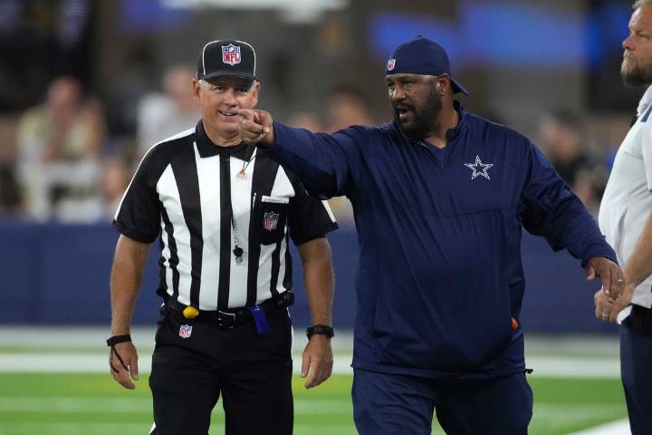 Deadspin | Buccaneers RB coach Skip Peete in stable condition after 'medical episode'