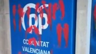 Vandalizan la sede del PP en Valencia: «Manchados de sangre hasta el cuello»