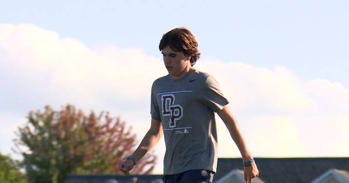 De Pere’s Grady Lenn aims for first cross country title before joining Wisconsin