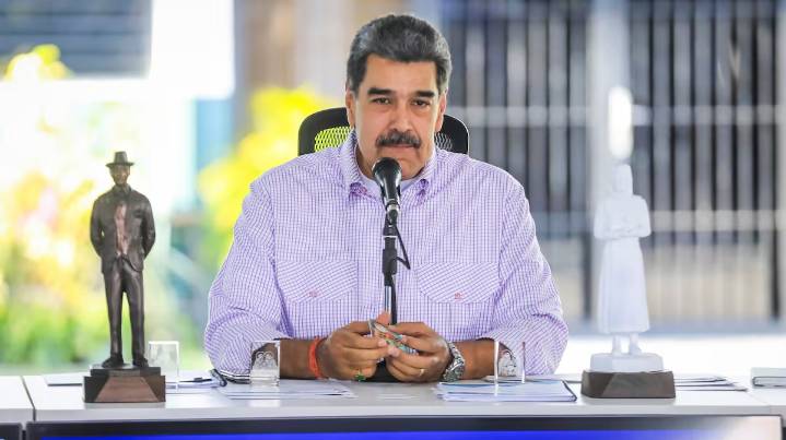 Maduro advierte de que tiene 5.000 misiles de defensa antiaérea para “garantizar la paz”