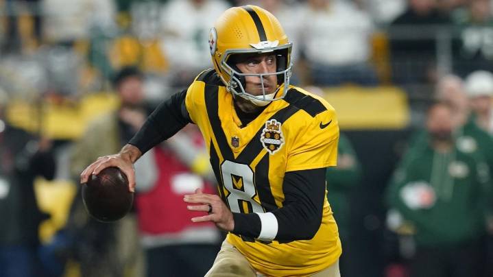 Yes, those really are the Steelers out there against the Packers. Even if it doesn't look like it