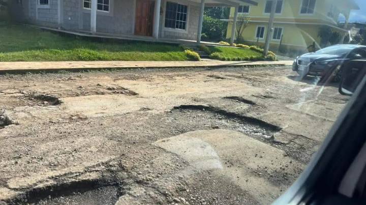 Habitantes de Ixhuatlán del Café bloquean carretera a Tepatlaxco ¿Qué exigen?