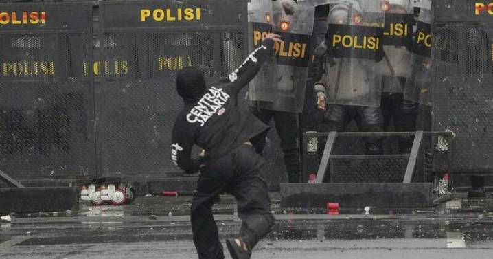 Indonesian students to protest on Prabowo's anniversary