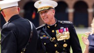 Coronel del Cuerpo de Marines de EE. UU. dimite por desacuerdos con Trump