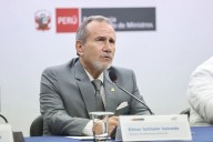 Gobierno autoriza viaje del canciller Elmer Schialer a Italia y Ecuador