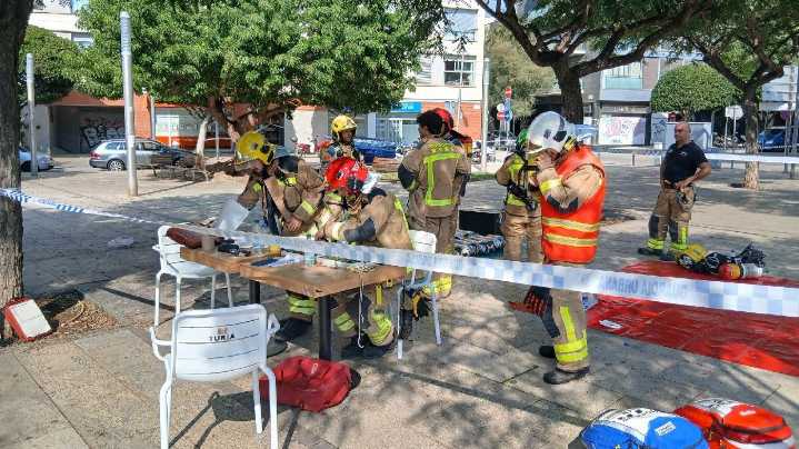 Una fuga de gas obliga a desalojar a los vecinos de 11 bloques en L'Hospitalet de Llobregat, Barcelona