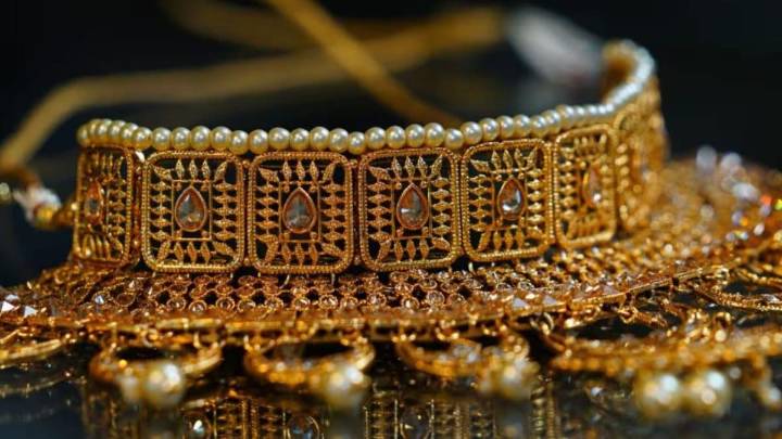 Where To Buy 22K Gold Jewellery At The Lowest Prices: Malabar Gold, Tanishq, Joyalukkas & Kalyan Compared