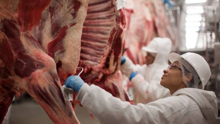 Trump anunció que comprará más carne argentina para bajar precios en EE.UU.