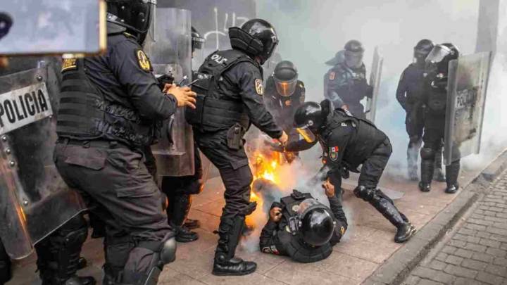 Policía herida en marcha de 2 de octubre deja terapia intensiva