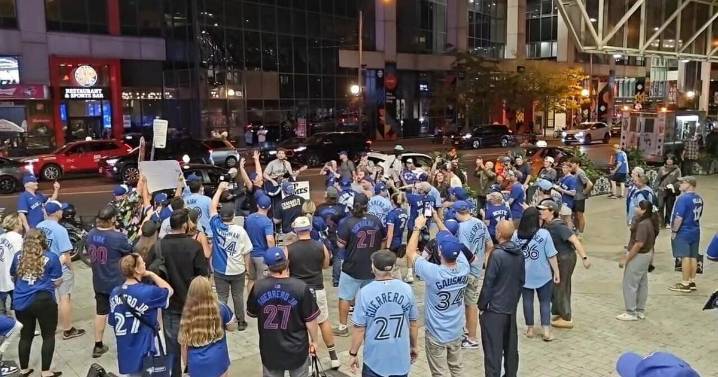 Impromptu concert at Front and John Streets