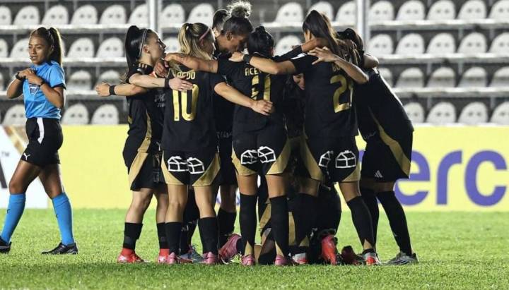 Mary Valencia guía a Colo Colo hacia los cuartos de final en la Copa Libertadores femenina