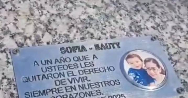 Dolor y memoria: recordaron a Sofía y Bautista en la plaza a un año del doble crimen