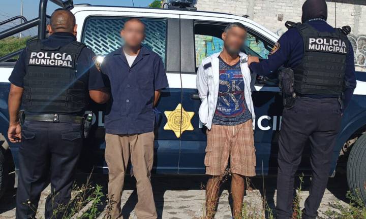 Les cae la policía