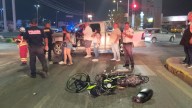 Motociclista queda al borde de perder un pie tras brutal accidente en Torreón; el responsable huyó del lugar