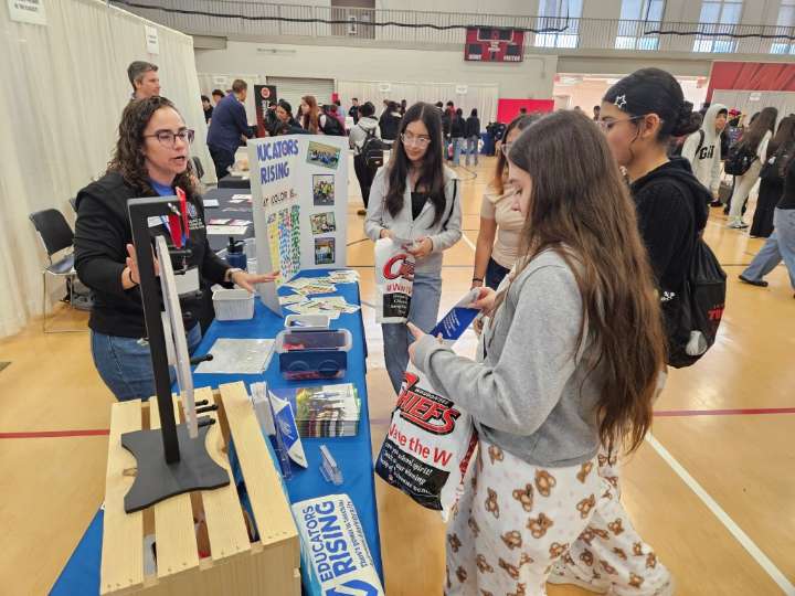High school freshmen in Aurora get info on future careers