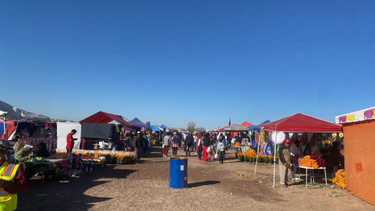Inicia entrega de permisos para vender en panteones por Día de Muertos