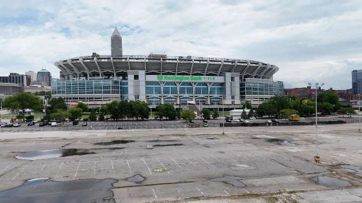 Haslams urged to poll East Side Browns fans about stadium move: Letter to the Editor